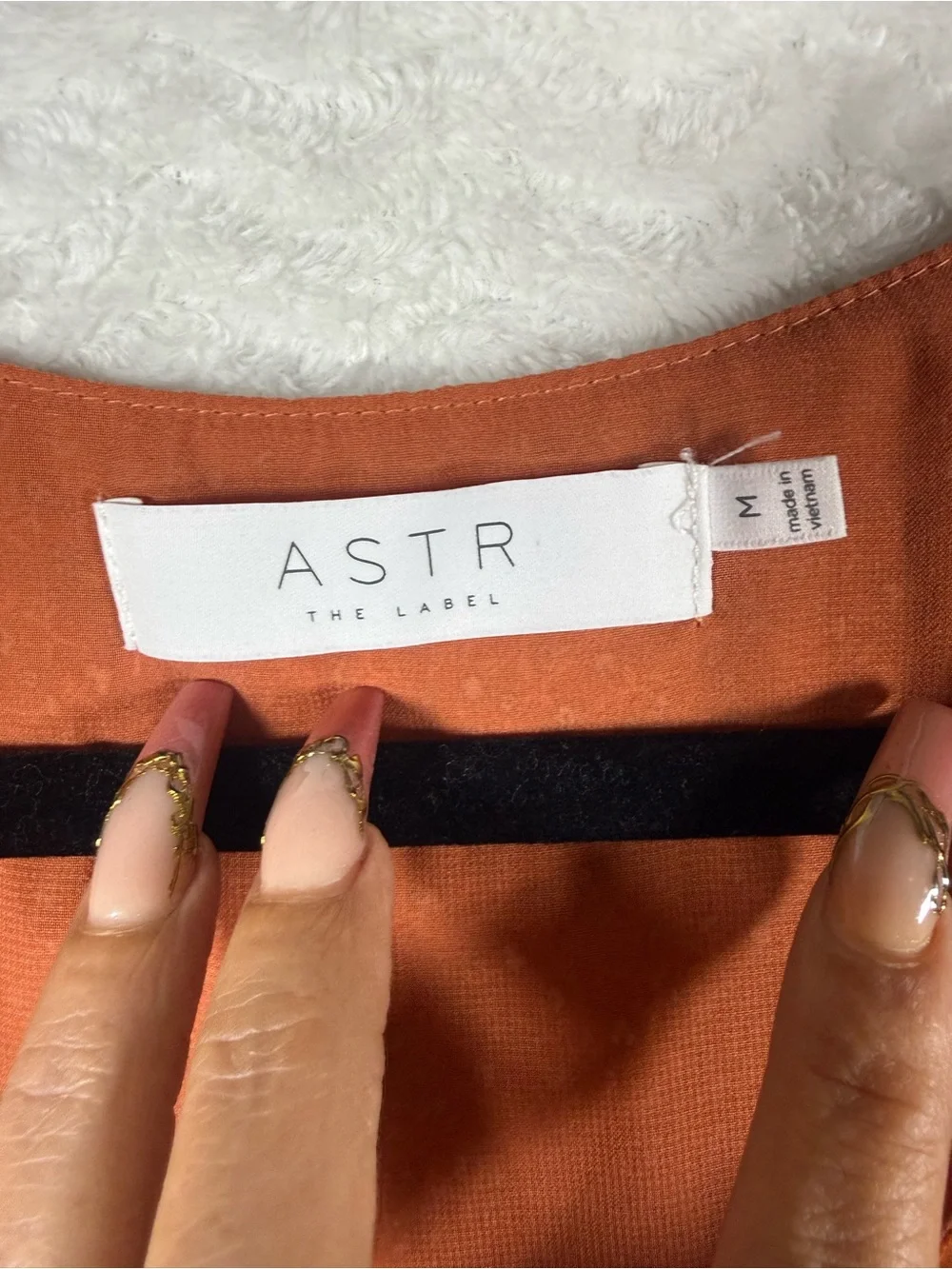 Astr Rust Floral V-Neck Puff Sleeve Blouse. Sheer arms and screams fall 🔥🧡